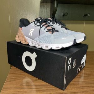 Women’s On Cloud, Cloudflyers